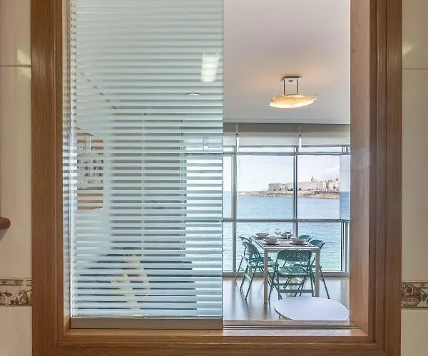 Apartment En Primera Linea De Playa Riazor